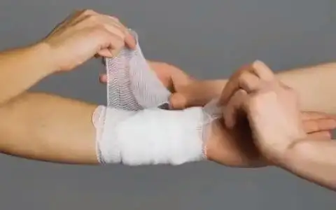 【生活小妙招】快速包扎手腕的方法