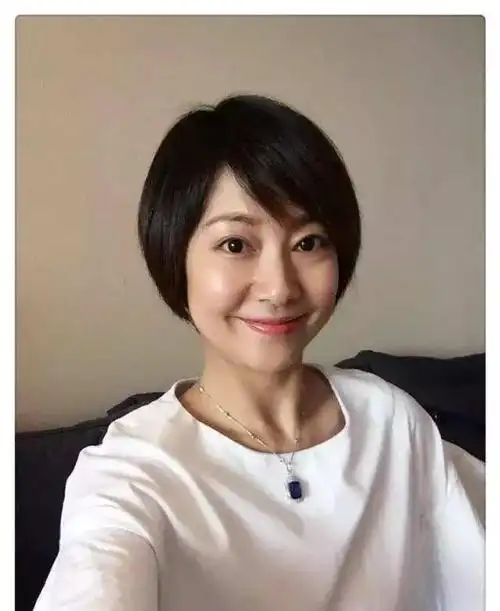 张卫健44岁妻子张茜近照 两次怀孕却不能生,张卫健把她当宝