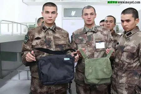 解放军里面怎么有俄罗斯人?中间那位解放军叔叔太欧式了!