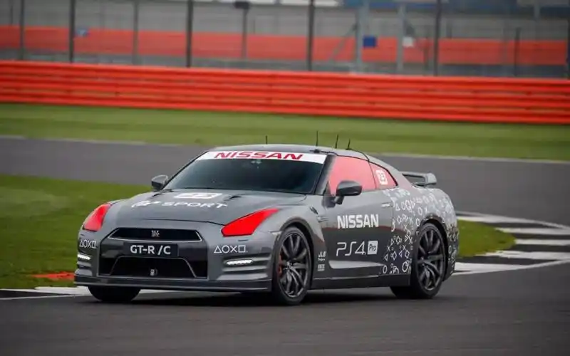 用ps4手柄来开gtr这才是真正的赛车游戏