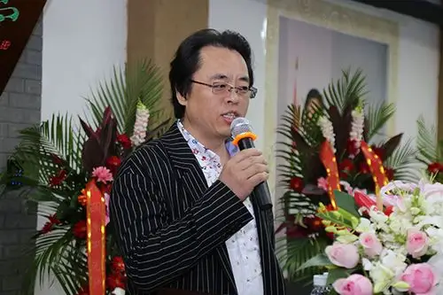 中美文化使者胡乐平在京母校举办画展