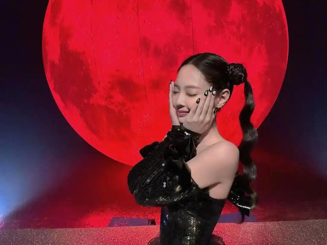 jennie《you & me》舞蹈mv照片~双马尾造型太绝 - 抖音