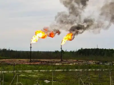 燃烧石油天然气照明弹照片