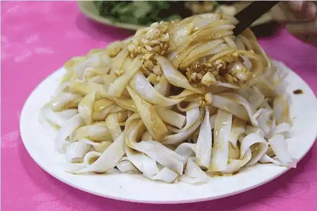 广东河粉的制作配方,汤河粉图片