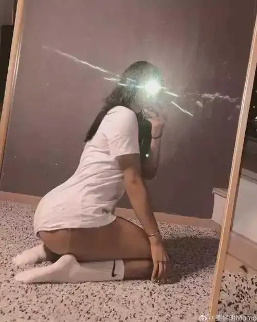 大臀美女图欣赏