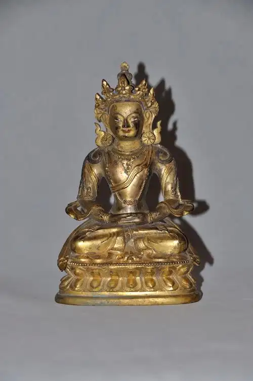 清乾隆鎏金坐莲铜佛像
