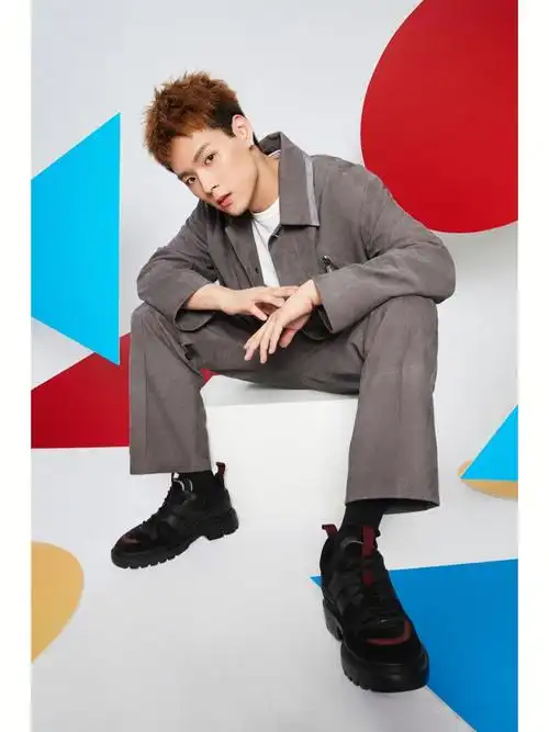 秀,在上海办了一场业内人士的私人午宴,邀约到董又霖jeffrey出席,他真