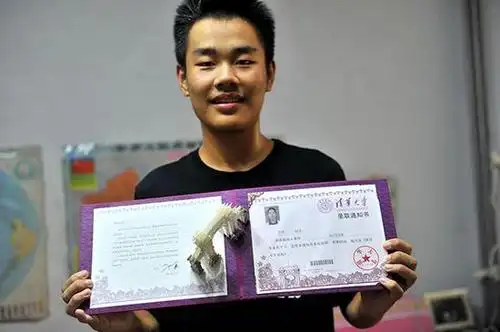 讲情怀      全国各大高校新生录取工作正在进行,录取通知书成为学校