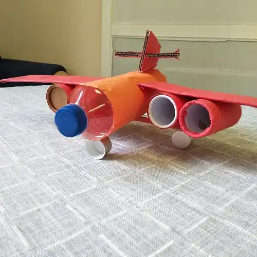 天玲玲地玲玲阿门的美篇 写美篇12号小作品:飞机 使用材料:矿泉水瓶