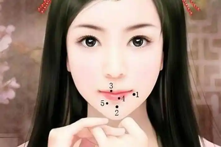 女人人中痣是贵的意思吗