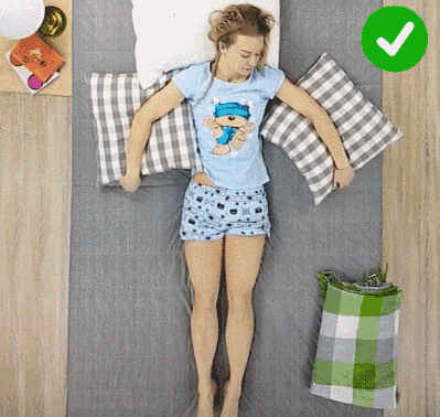 肩周炎——胳膊放在枕头上