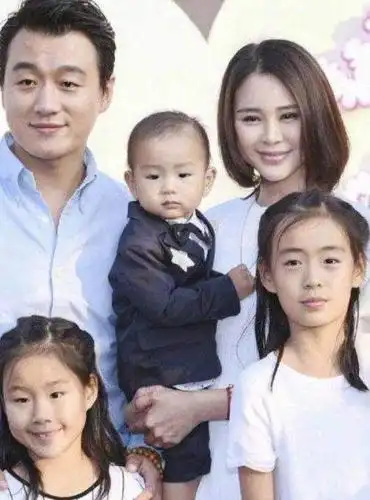 佟大为一家五口照片_佟大为个人信息