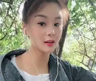 大排档流浪歌手:花姐