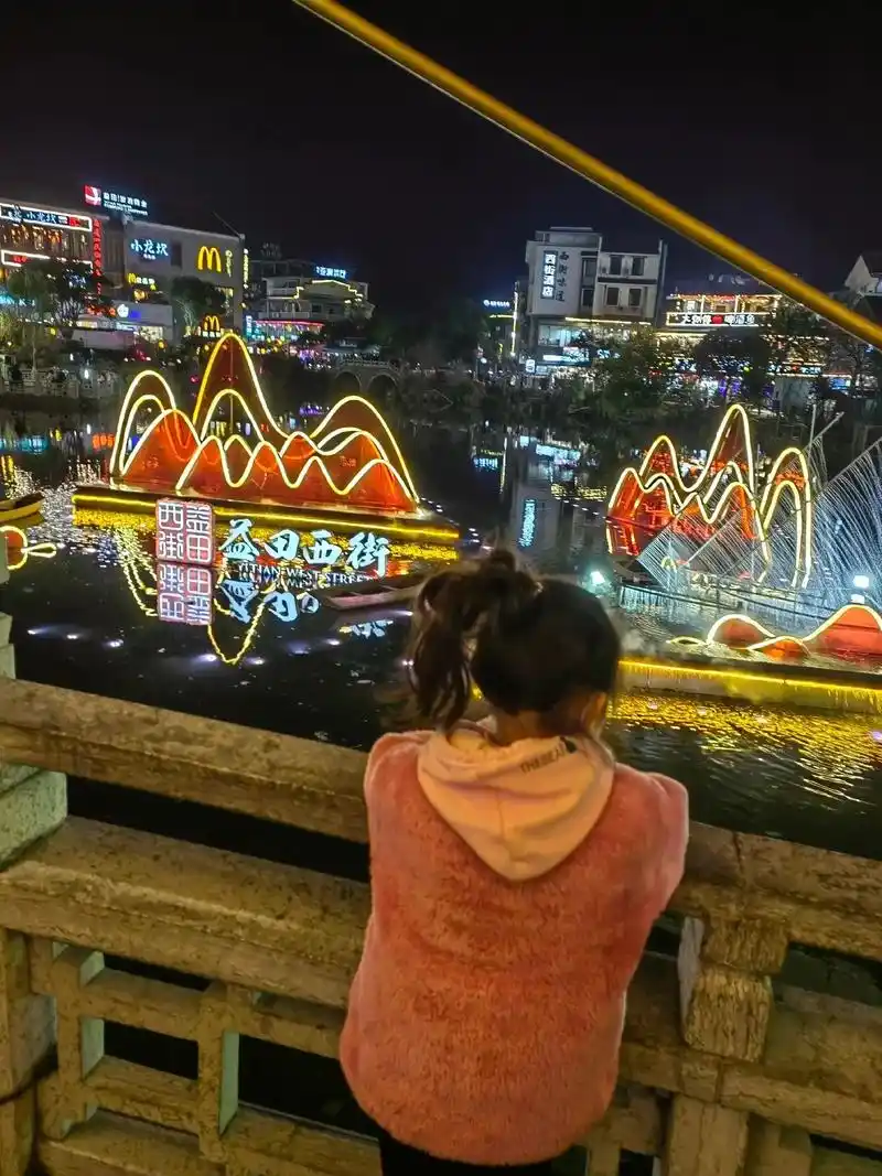 景点打卡 #阳朔西街夜景 #广西桂林阳朔 #每一张照片都是 - 抖音