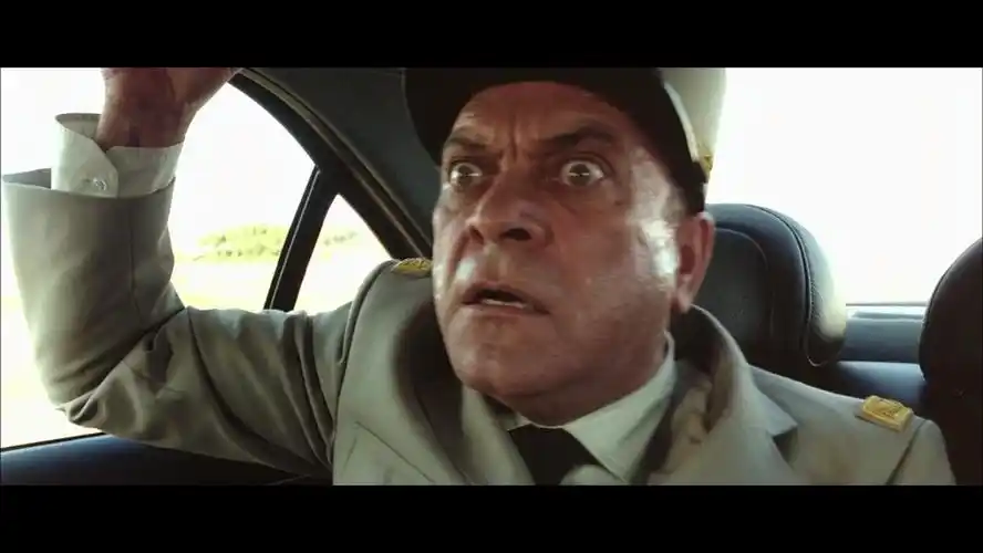 《的士速递2》丹尼尔载将军去机场.