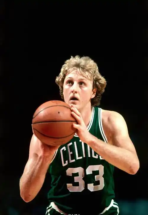 3 拉里伯德(凯尔特人)最佳阵容:10次全明星:12次总冠军:5个总决赛mvp