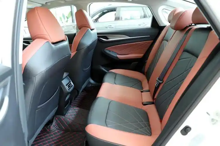 10万出头拿下顶配!到店实拍长安逸动plus,高性价比家用车首选