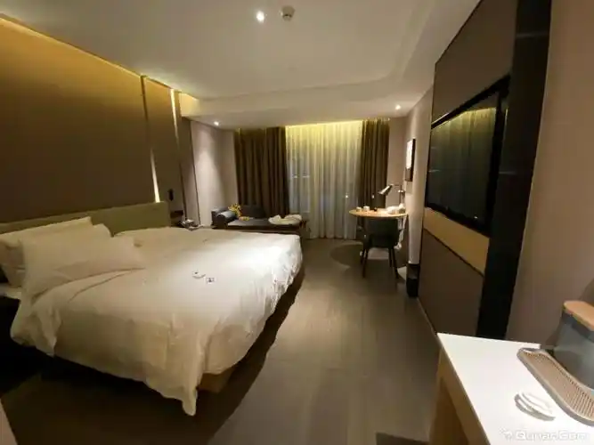 干净卫生,地理位置不错 多吉-清泽对桂林阳朔西街亚朵酒店的点评_ 去