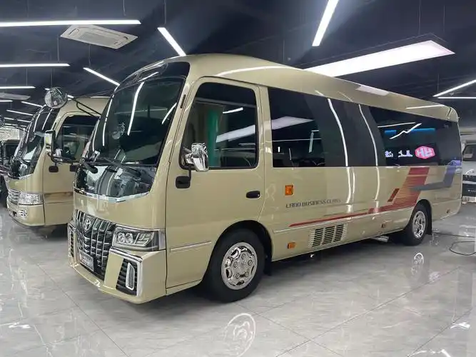 丰田考斯特16座商务车中的大哥级别大佬的座驾