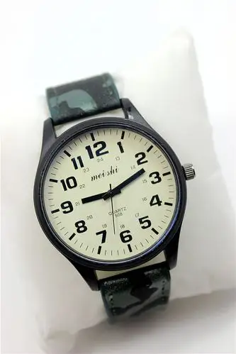 复古迷彩大表盘数字手表