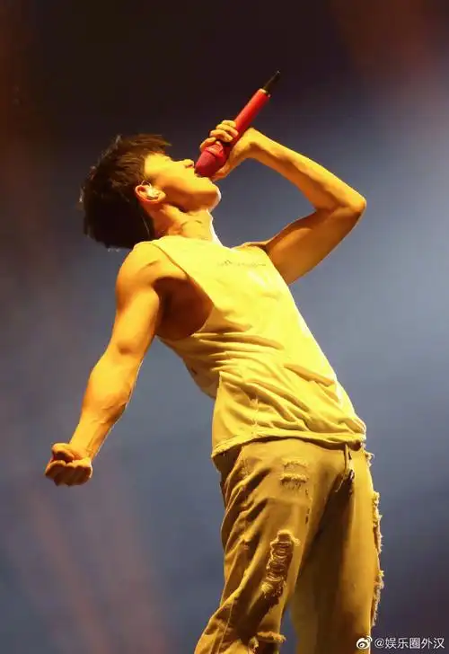 张杰肌肉线条##张杰肌肉照