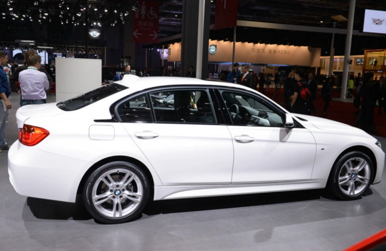 这款宝马328lixdrive很出众,优雅的气质,给人满满的驾驶欲望