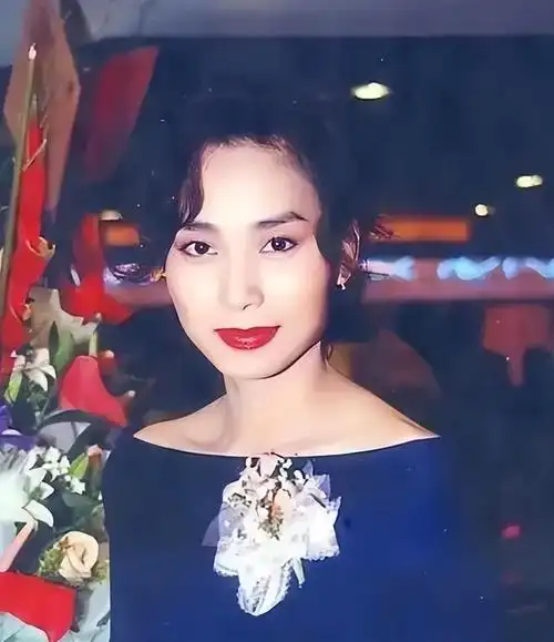 港姐邝美云拒绝嫁入豪门如今身价上亿