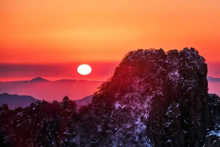 上一页 下一页 作品名称: 红日东升  作品描述: 红日东升  拍摄地点