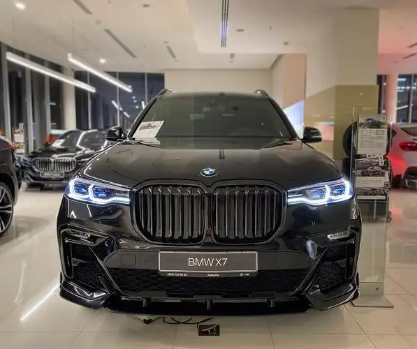 全新宝马x7海外实车神秘色彩的黑武士造型