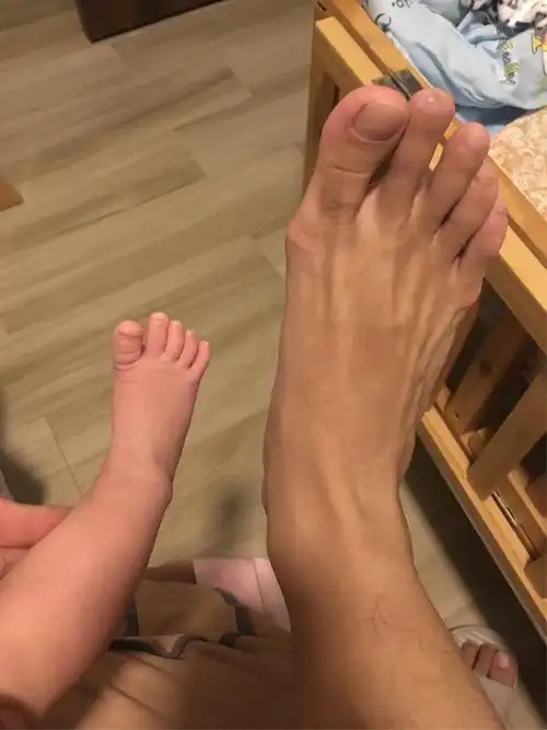 我和爸爸 大脚小脚