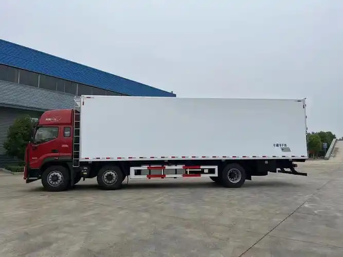 欧曼行星290马力国六9.6米小三轴冷藏车