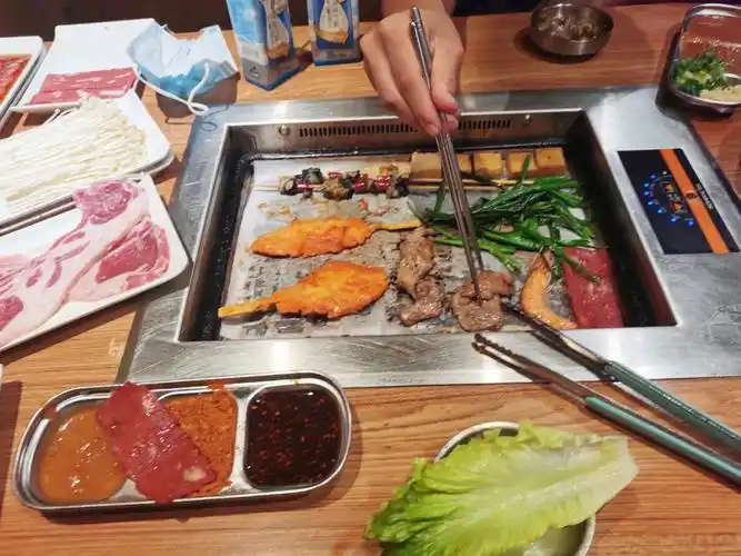 平湖八佰伴里面的一家自助烤肉,这家是点菜的自助,可以无限量点