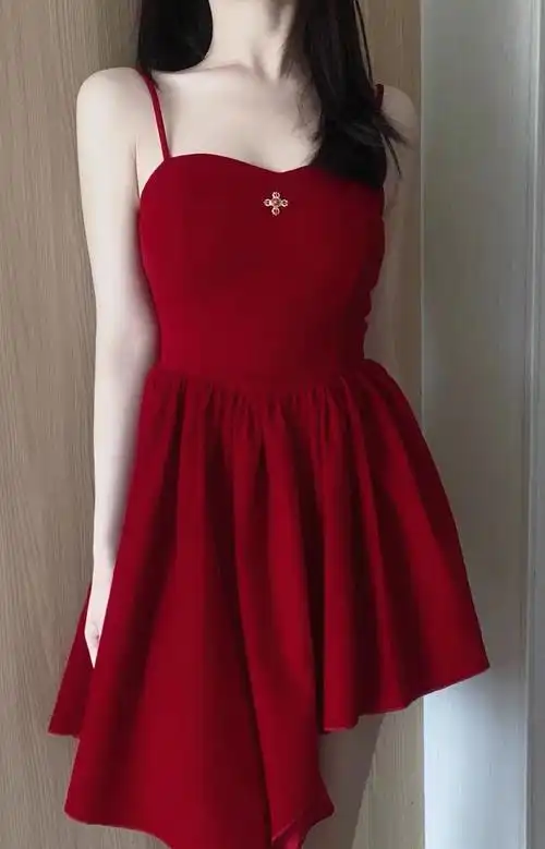 法式复古港风高级感不规则红丝绒吊带内搭抹胸裙子圣诞年会礼服裙