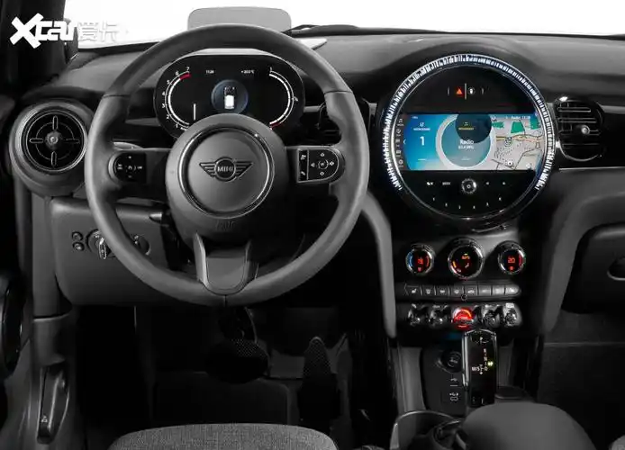 标配的8.8英寸中控液晶屏集成了mini connected信息娱乐908_654