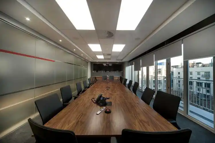 最新会议室石膏板吊顶装修效果图