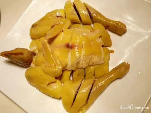 只有适龄的鸡的才能保持应有的"鸡味",正所谓"十八少女无丑妇,当令