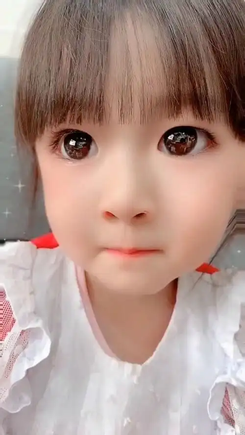 米迪最漂亮地方的就是她那一双大眼睛,仿佛装着日月星辰