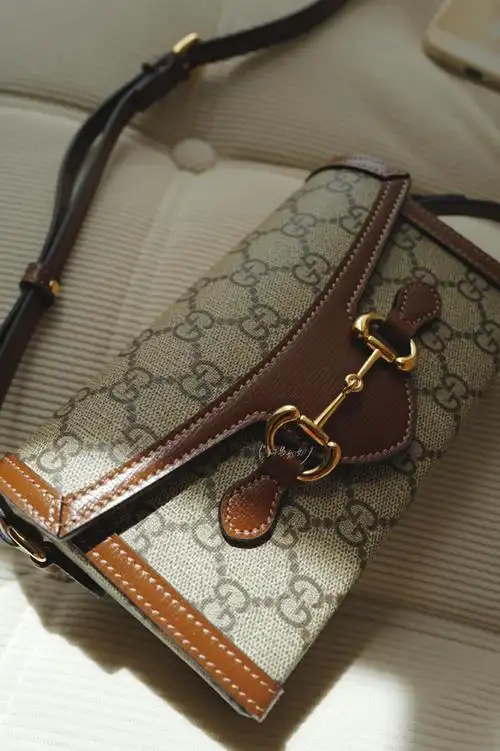 今年上半年很辛苦,给自己一个小小的礼物,gucci1955马衔扣迷你包袋,很