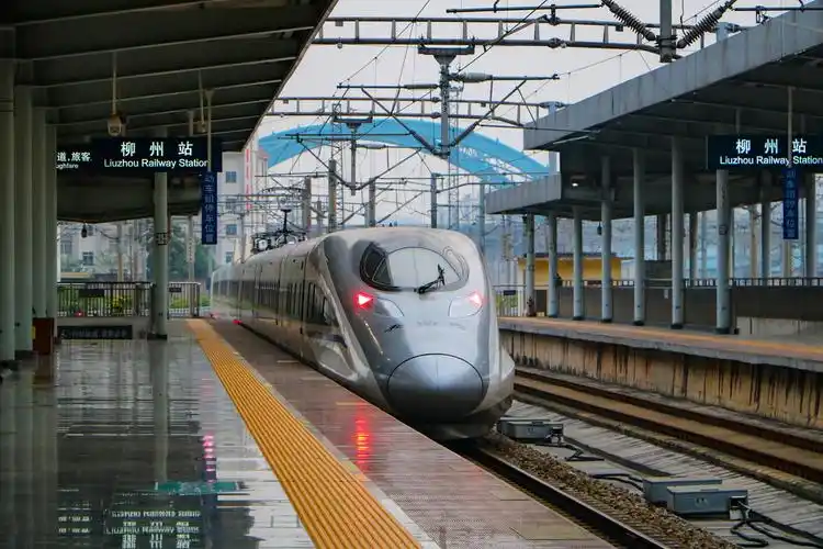 crh380al驶出柳州站