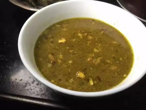 摄制组马不停蹄 直击仡佬族油茶