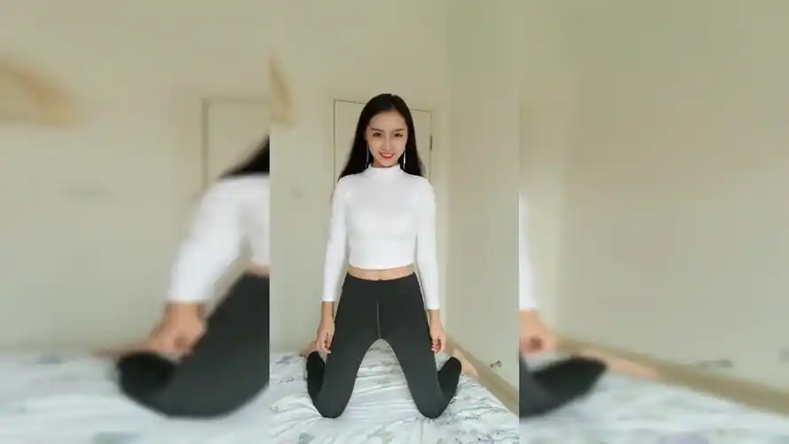 笑颜如花的小姐姐,公主坐学的有模有样