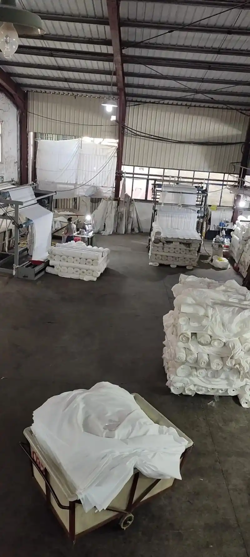 本厂招熟练染色工两名,工资保底7000加奖金,白班包吃,工龄 - 抖音