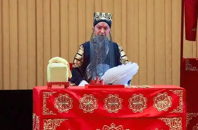 王珮瑜饰演诸葛亮