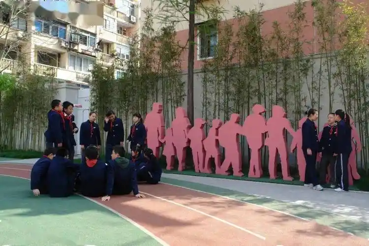 上海市震旦外国语中学学校简介