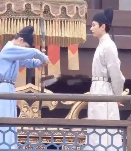 原创原创梦醒长安最新路透成毅对张予曦牵手卖萌比袁冰妍还要相配