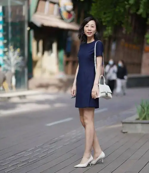 50多岁的阿姨这样穿容易被不想奋斗的小伙搭讪哦