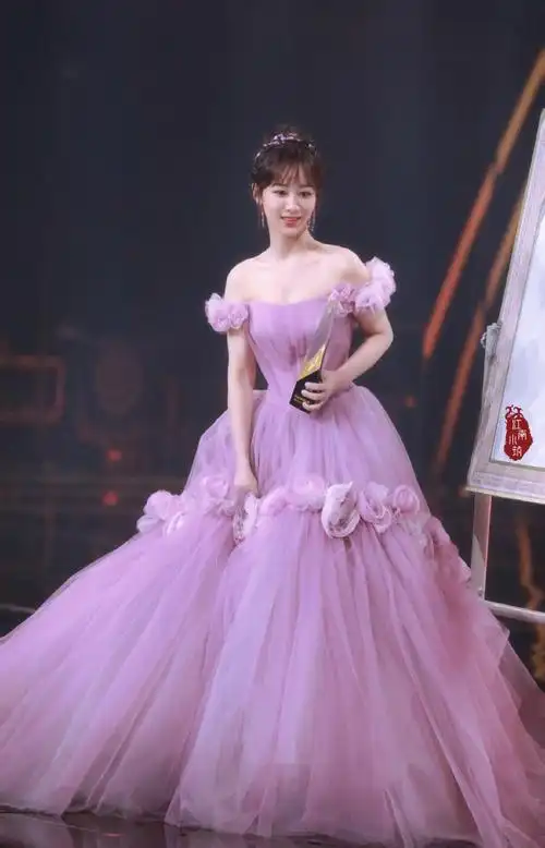 愚人节站姐团建#我们都有天鹅颈06@杨紫3332373736 36