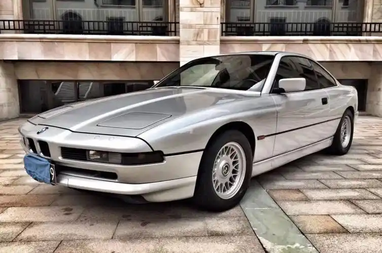 28年前的车能有多惊艳?车主晒出宝马850,给辆宾利都不换