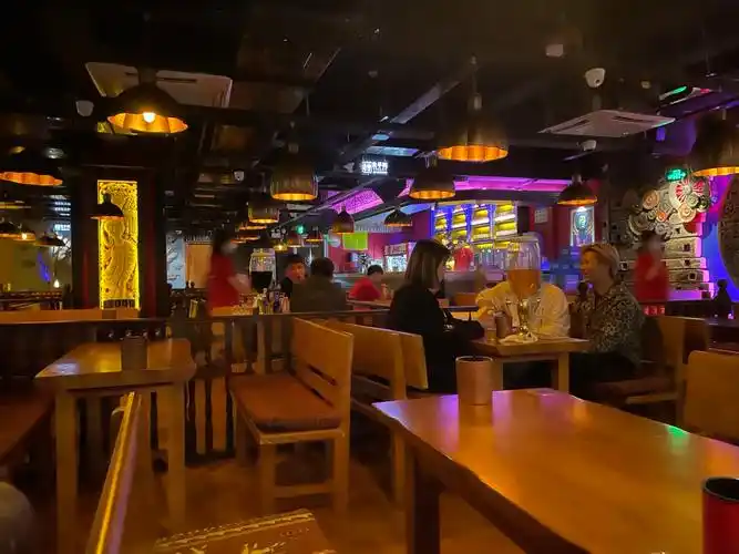 时间内就关停了4家,其中包括全国第一家海伦司小酒馆——北京五道口店