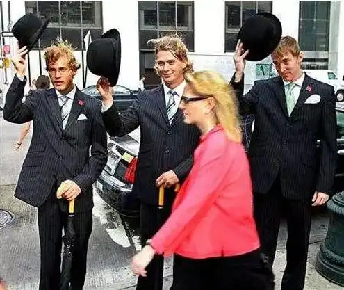 您脱帽的姿势,决定了您人生的高度